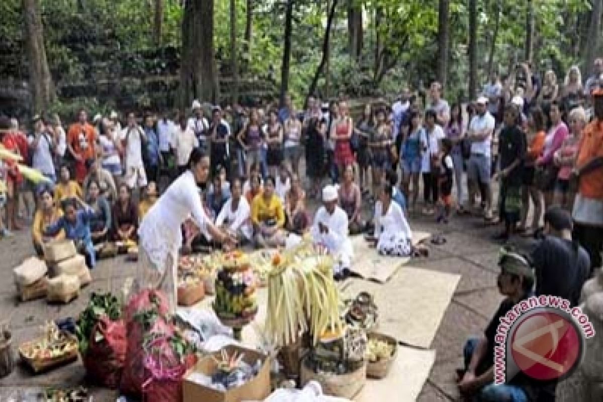 Umat Hindu gelar ritual "Tumpek Kandang"