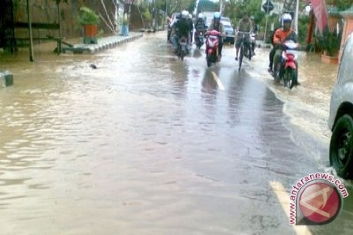 Waduh! Hujan Lebat, Sejumlah Kawasan di Kuala Pembuang Terendam Banjir