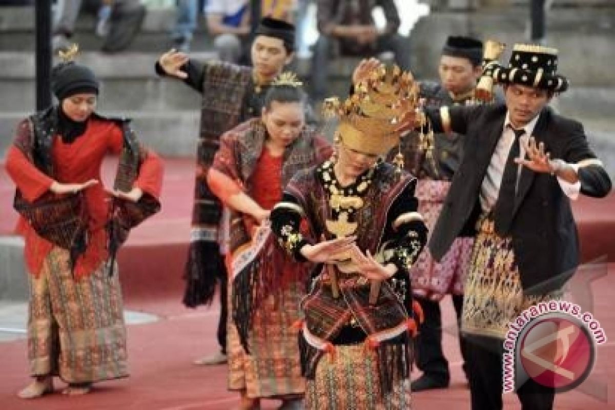 Tari tortor dipengaruhi nyanyian opera Batak