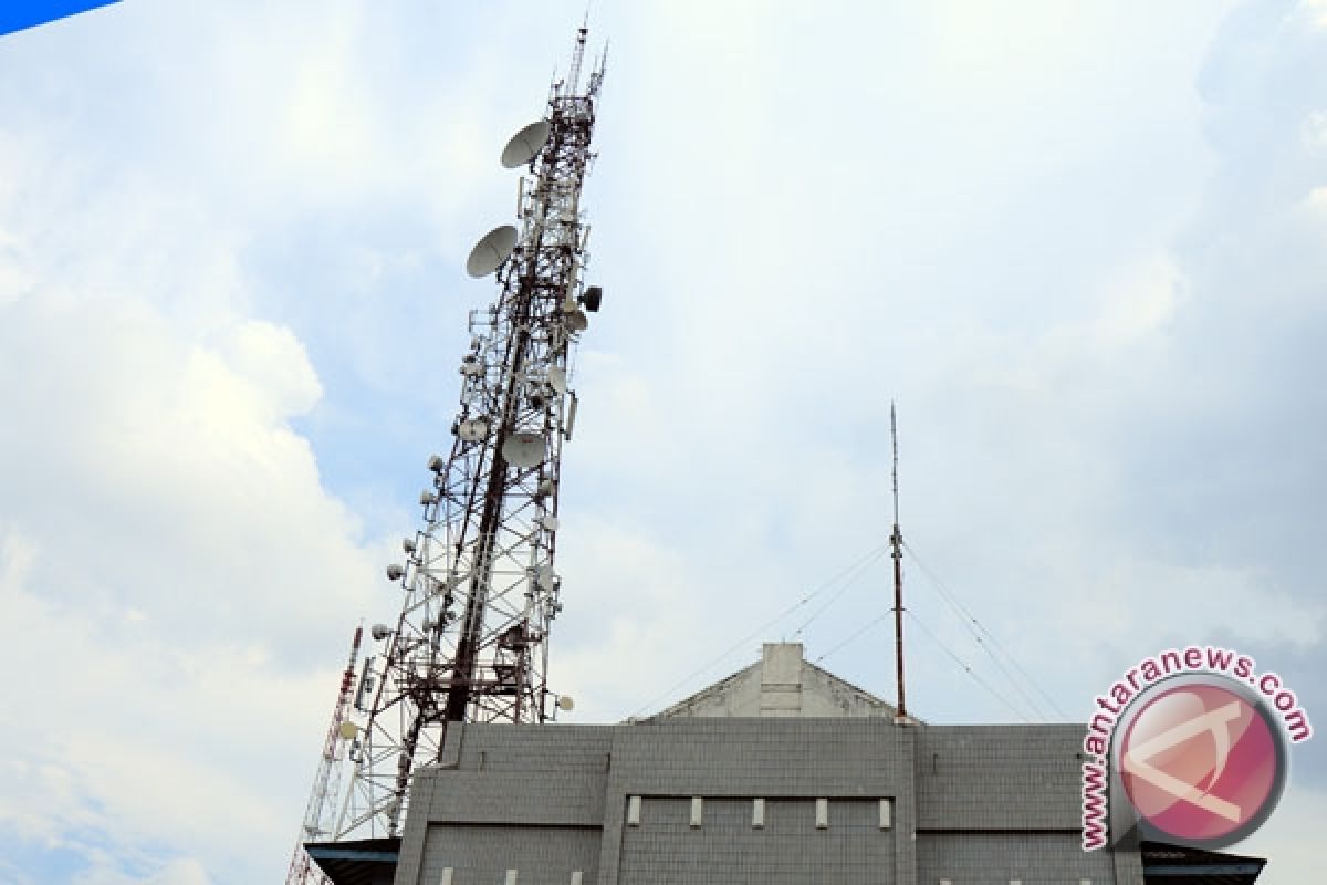 Satpol PP Bangka segel menara telekomunikasi tanpa izin