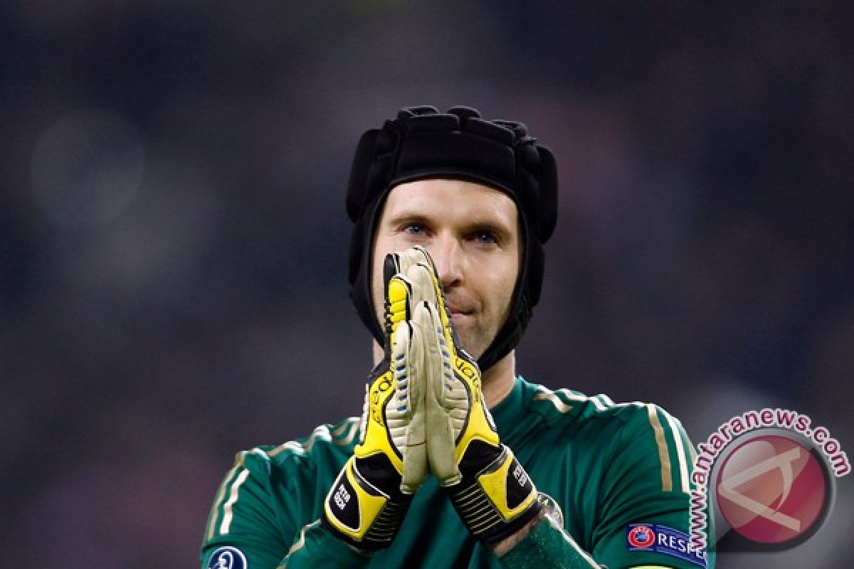 Cech bergabung dengan Arsenal dari Chelsea