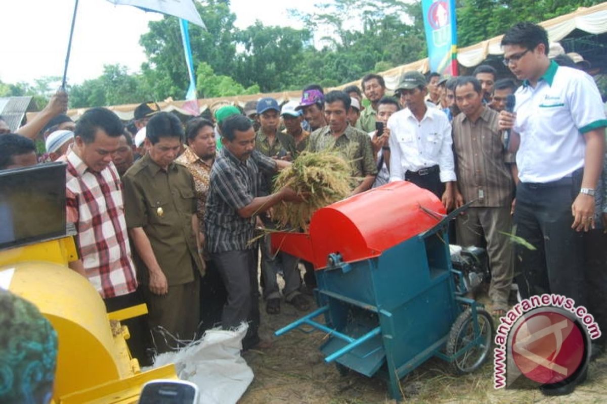 Wali Kota Samarinda Serahkan Alat Pertanian  