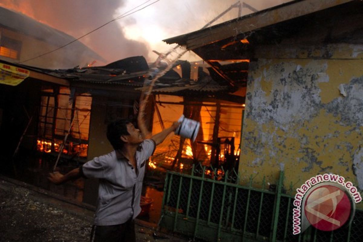 Tujuh rumah warga hangus terbakar 