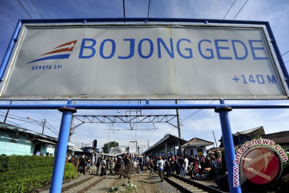 Terowongan penyeberangan di stasiun Bojong Gede beroperasi