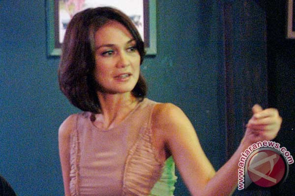 Luna Maya ingin berakting pada beragam genre