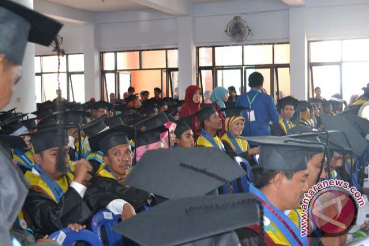 Unidayan Baubau wisuda 336 sarjana