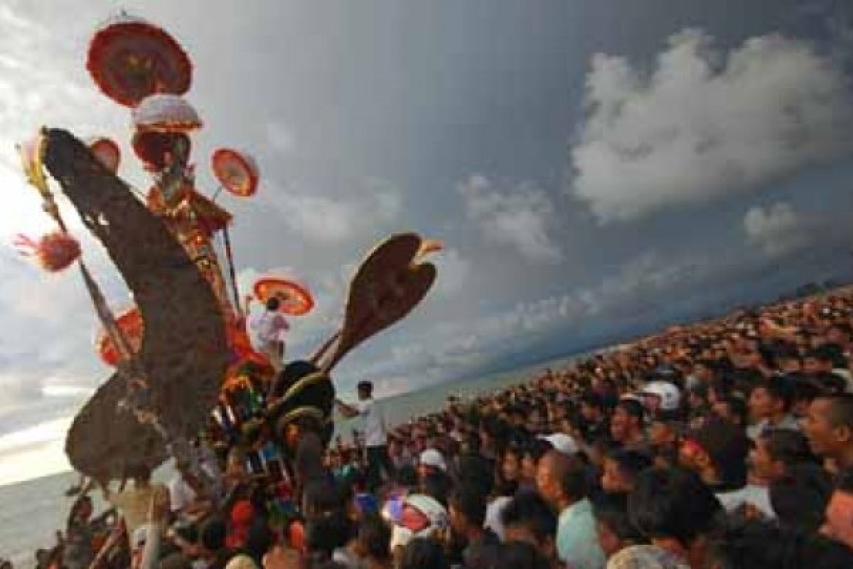 Tokoh: Pesta Budaya Tabuik Upaya Merangkul Perantau