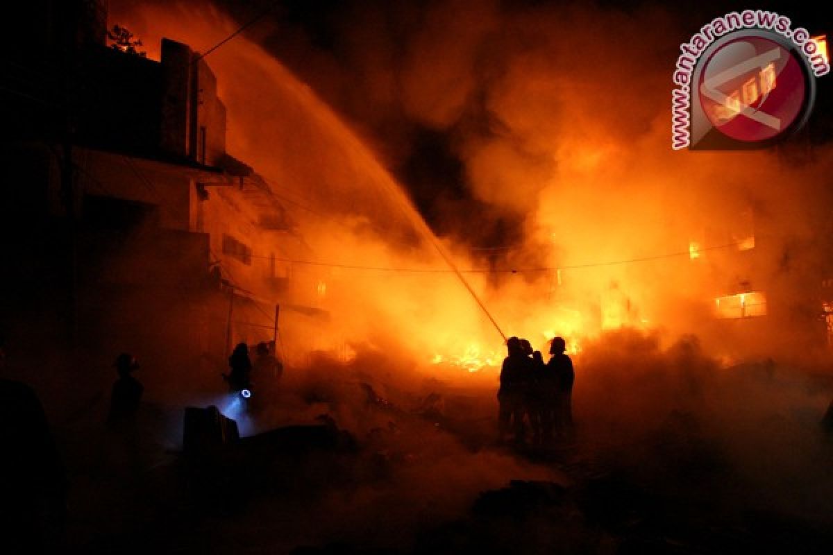 Kebakaran hanguskan ratusan rumah di Kapuk Raya