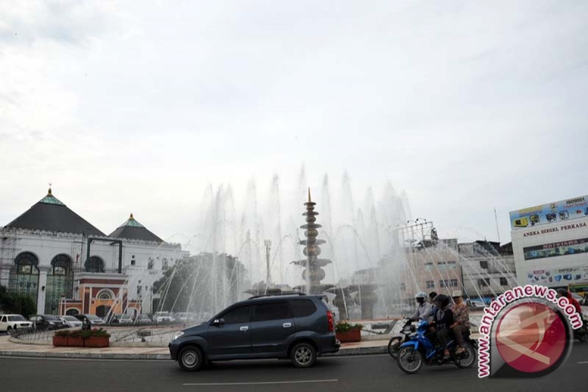 Bupati Musirawas prihatin masjid agung Darussalam bocor