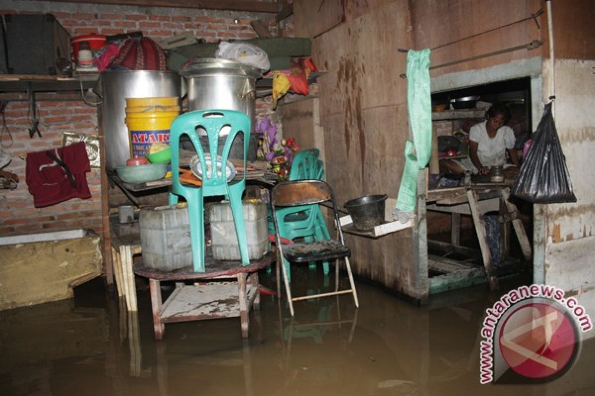 Lima rumah hanyut diterjang banjir 