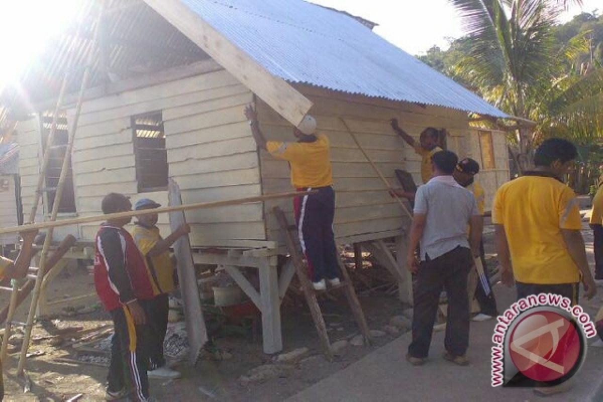 Pemkab Kolaka Timur bedah rumah guru