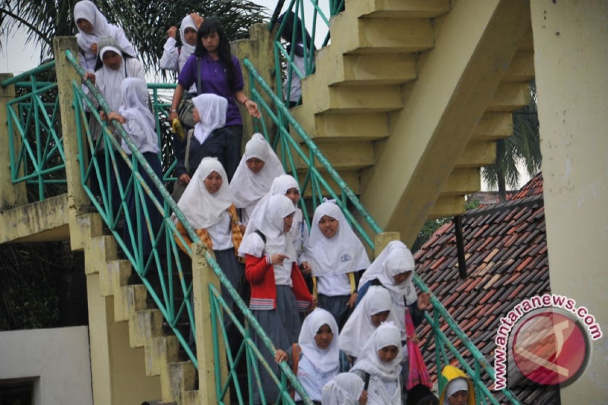 Siswa diajak sholat hajat  hadapi ujian nasional