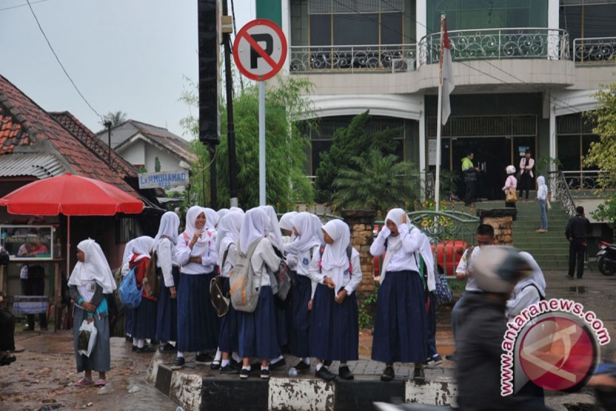 Pelajar Jambi pelaku foto bugil dikeluarkan dari sekolah  