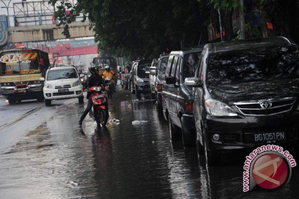 Dishub Ambon terapkan lagi parkir paralel di dua kawasan