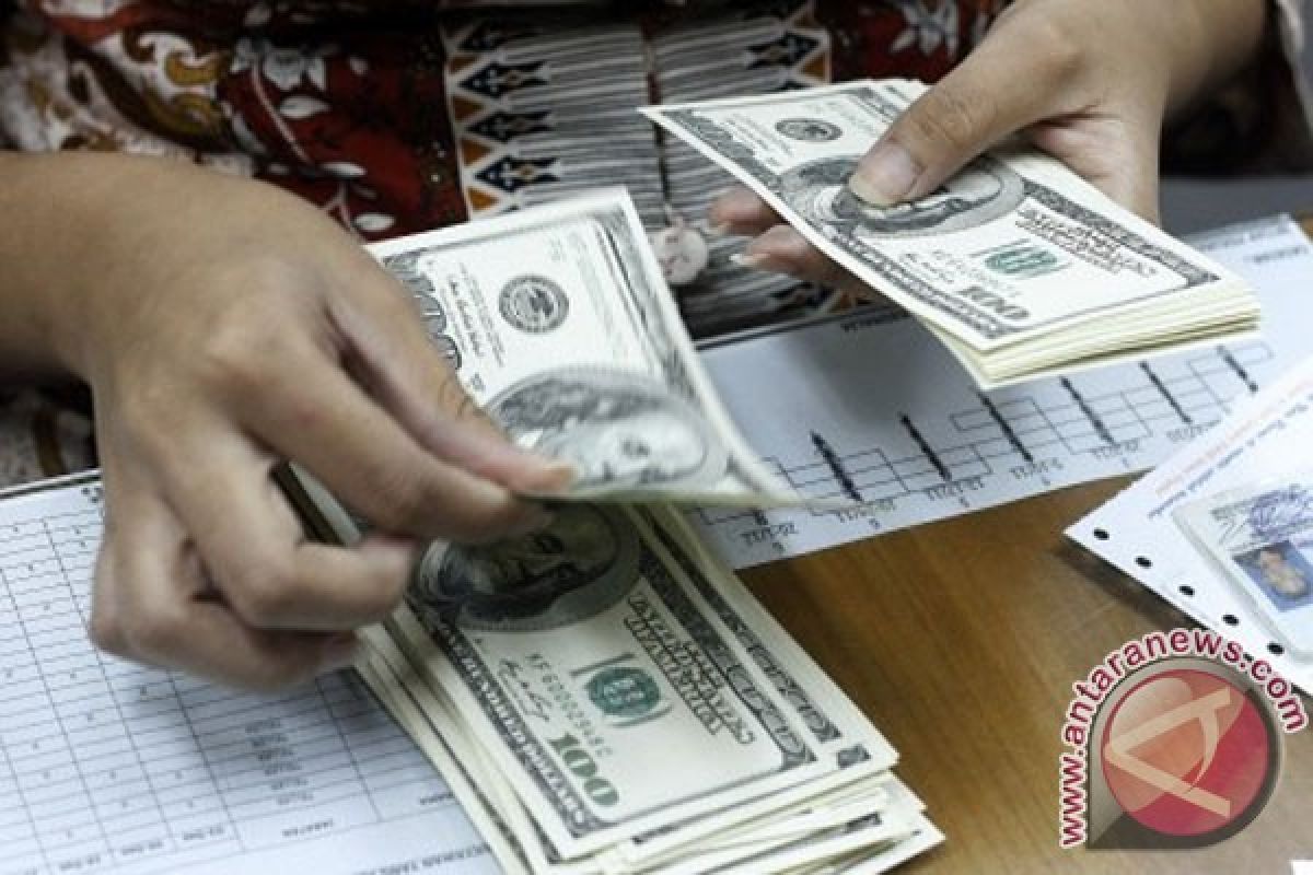 Rupiah awal pekan ini menguat ke 11.579 per dolar