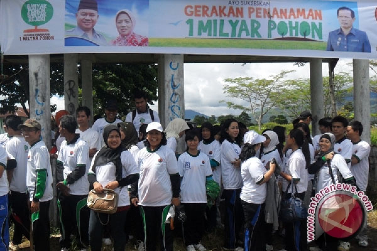 Perempuan berperan strategis dalam isu lingkungan