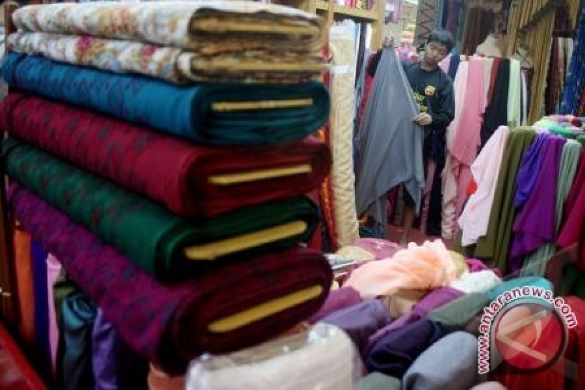 UMP-Listrik Naik, Harga Tekstil Naik 16%