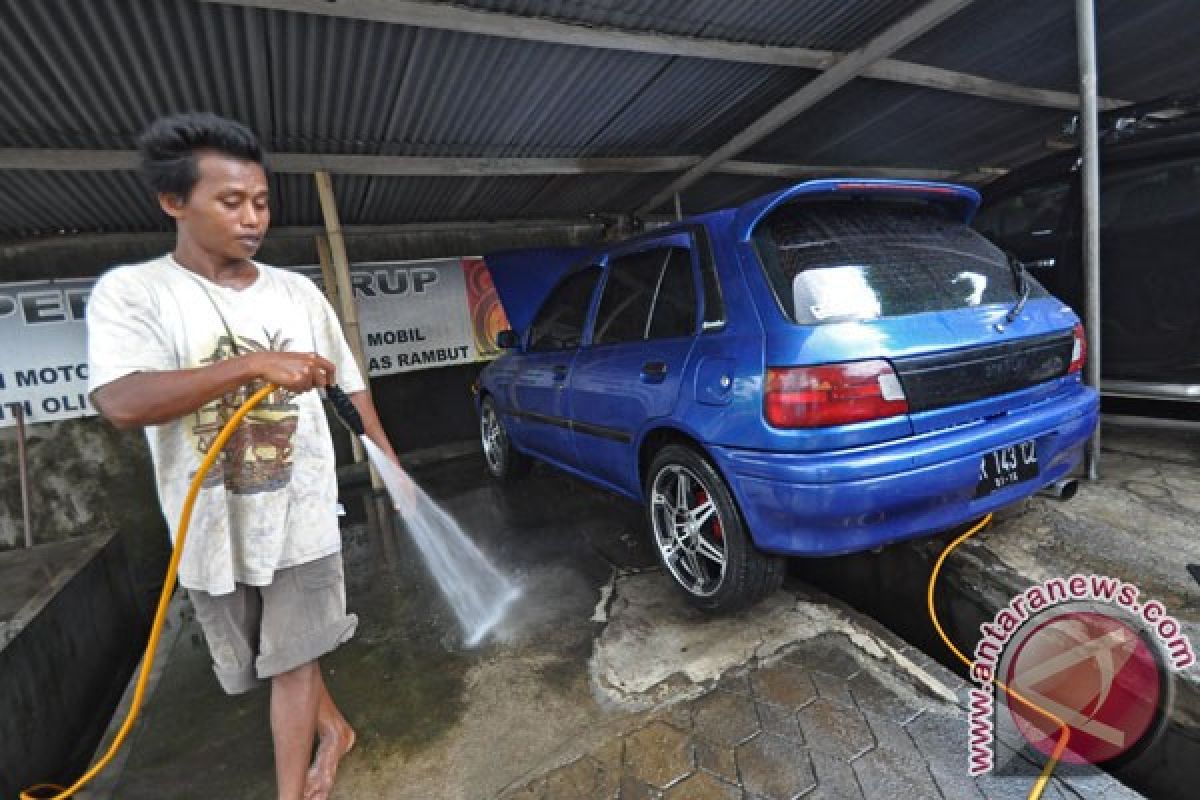 Usaha jasa pencucian mobil di Medan panen rezeki