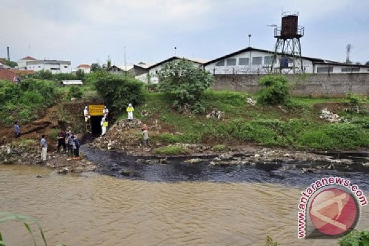 BPLHD Karawang panggil sejumlah perusahaan pembuang limbah beracun