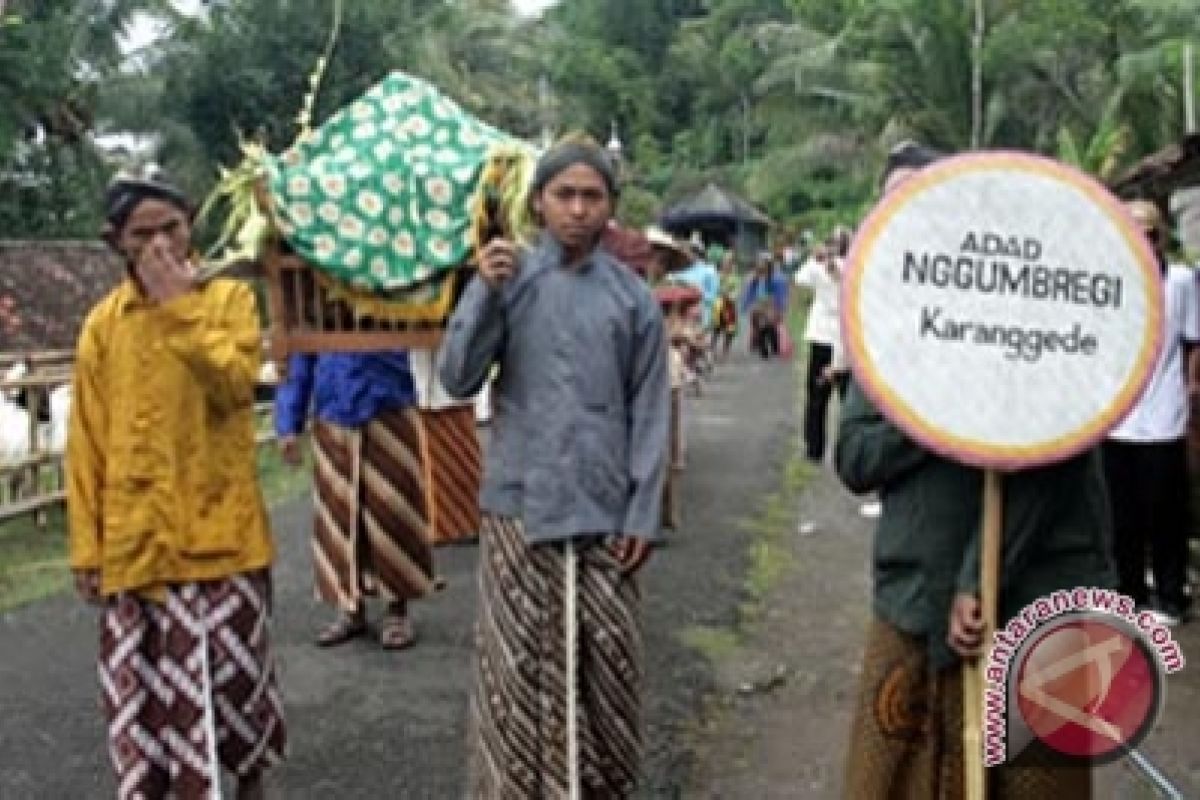 Masyarakat Kulon Progo gelar upacara adat "Nggumbregi" 