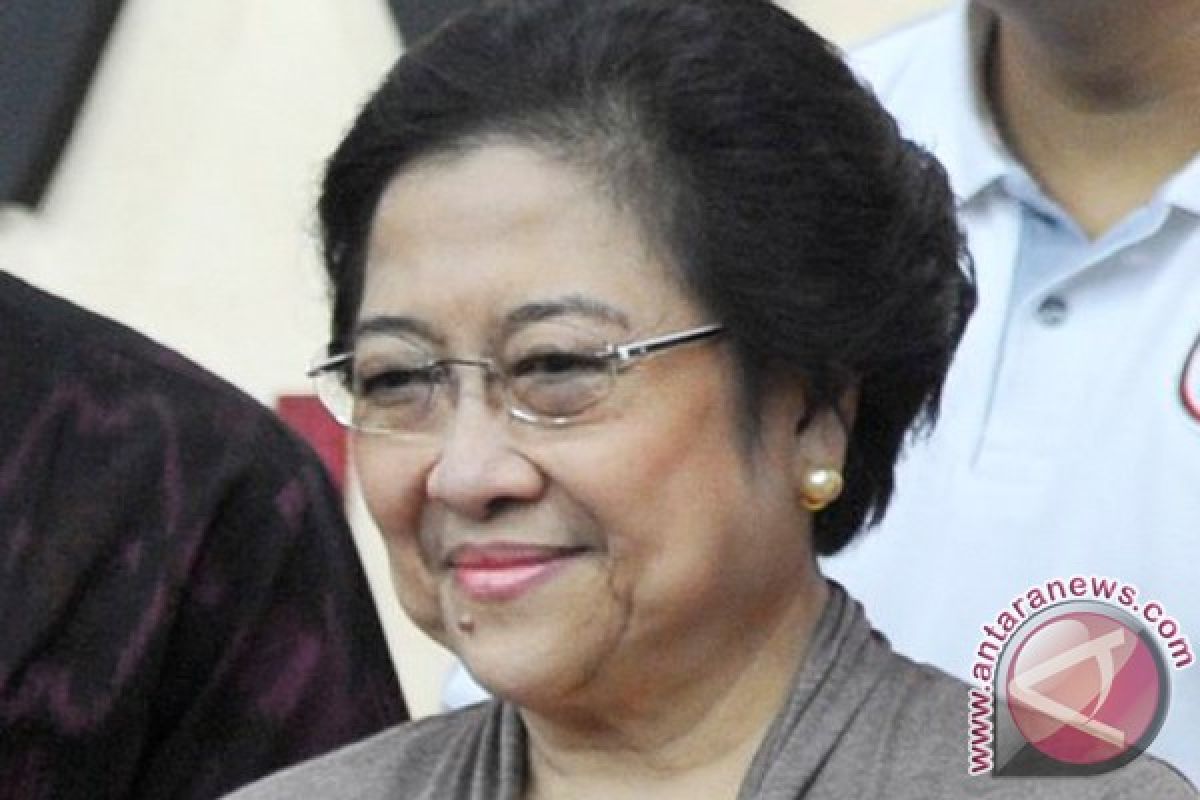 Megawati ajak ribuan buruh makan siang bersama