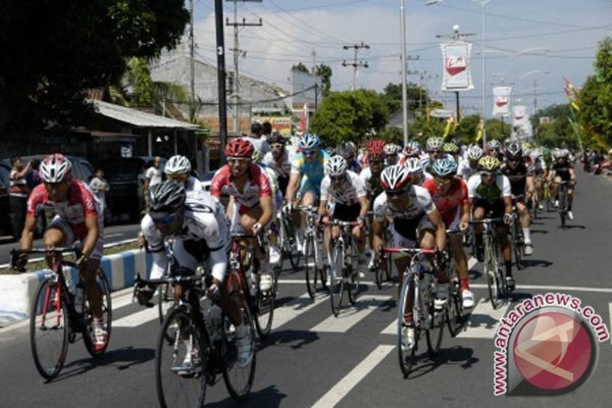 Pebalap Uzbekistan juarai etape pertama