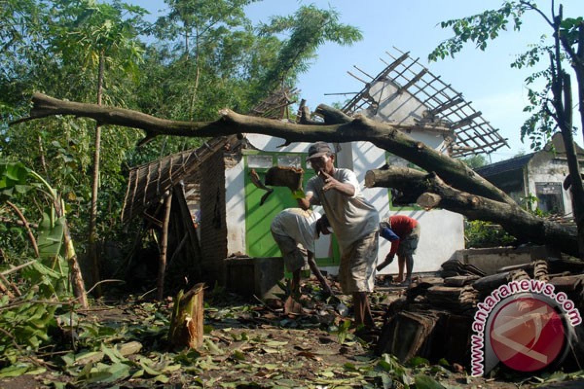 Angin kencang terjang Kabupaten Gunung Kidul 