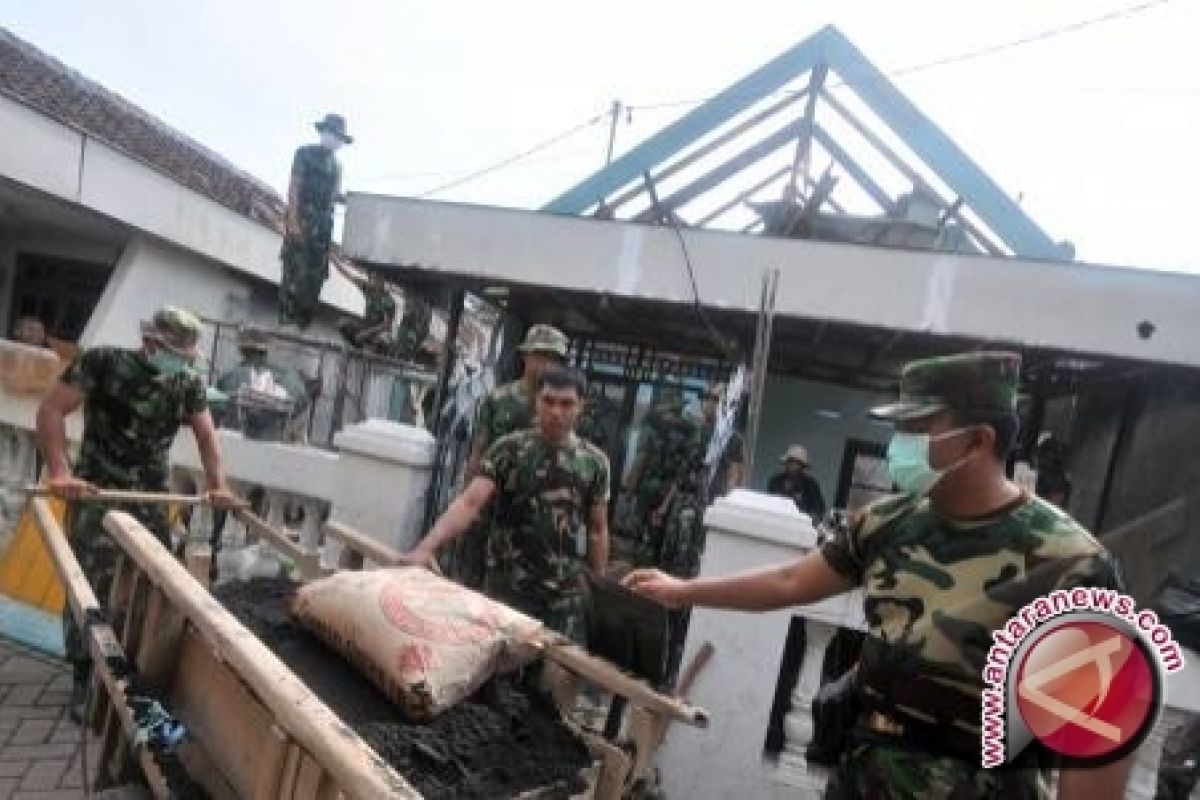 Kodam Sriwijaya bantu pengerjaan perbaikan rumah veteran