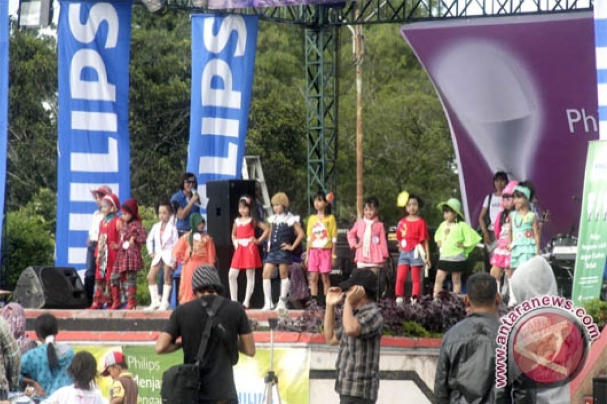 "Philips" Meriahkan Taman Kota Sampit