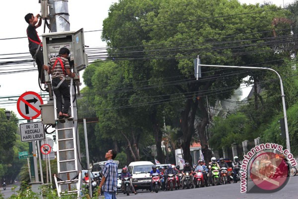 Tangerang pasang lampu penerangan di lokasi rawan begal