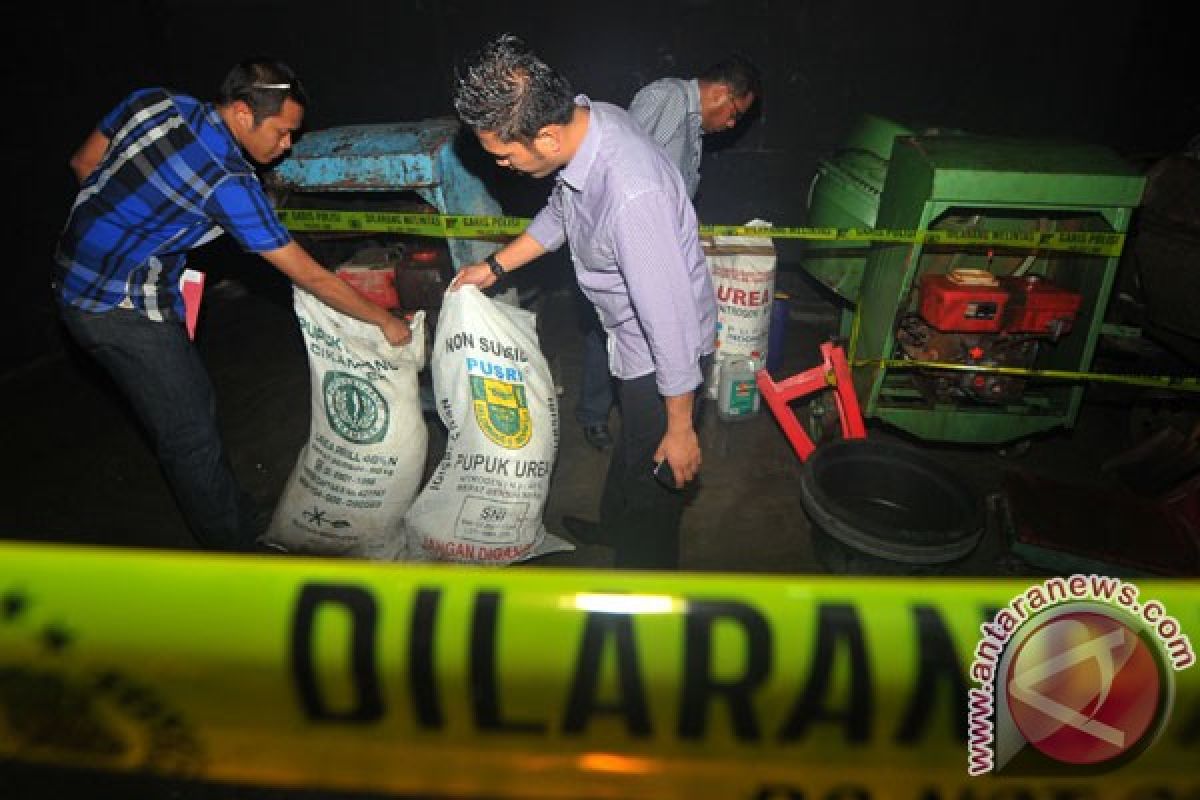 Polisi grebek pabrik pupuk ilegal di Gresik