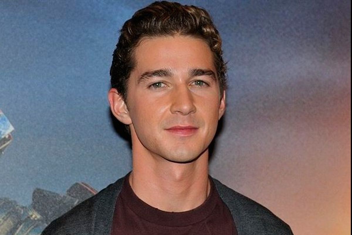 Shia LaBeouf akan tampil di Broadway