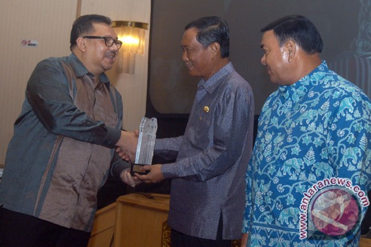 Three governors, one mayor receive ANTARA Awards