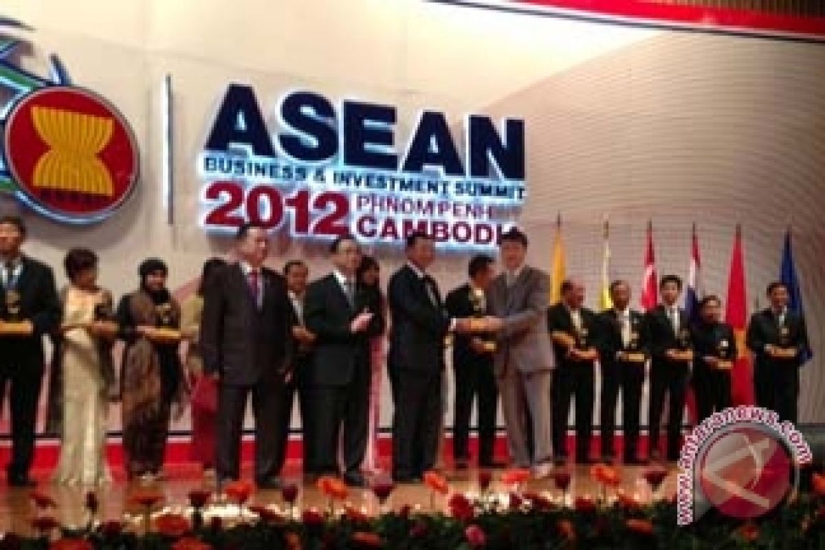 Dua Kemenangan bagi Meritus Hotels & Resorts pada ASEAN Business Awards 2012