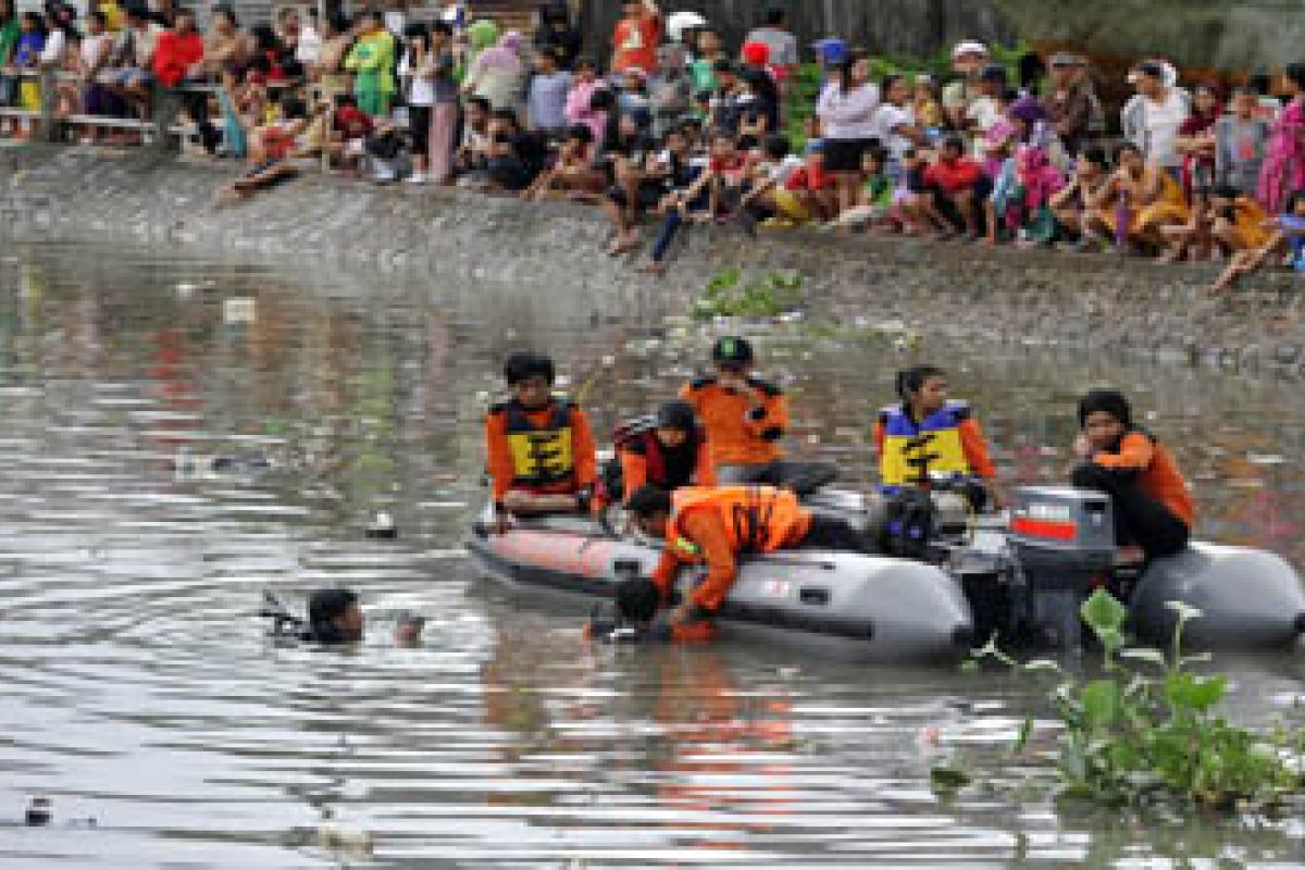 lima tewas terseret air sungai Mamuju Tengah
