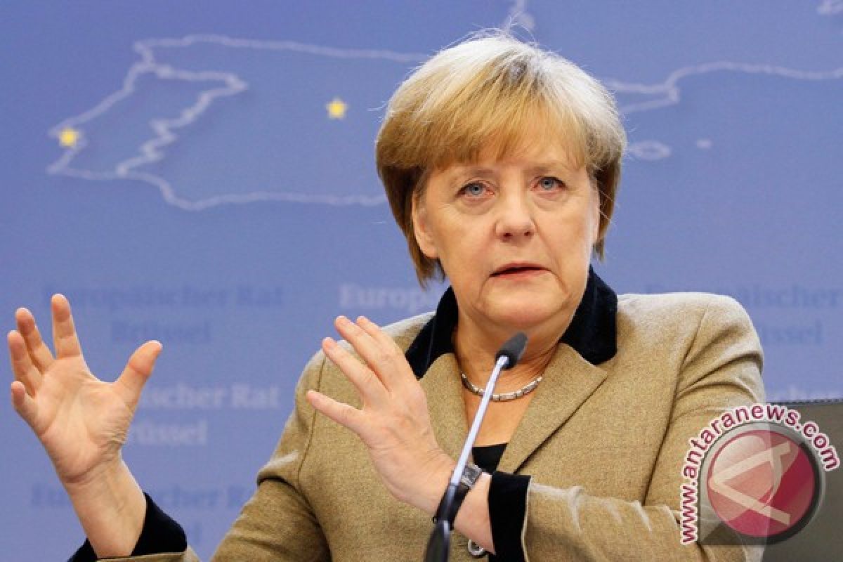 Merkel: Berlin-Paris akan usul penguatan zona euro