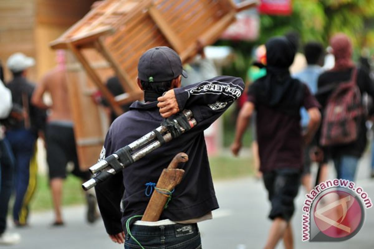 Polisi sita puluhan senjata usai bentrok Sigi