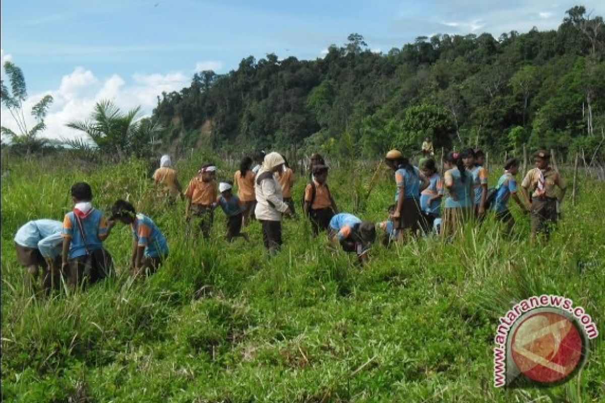 Pelajar tanam 1.500 pohon di TWA Seblat