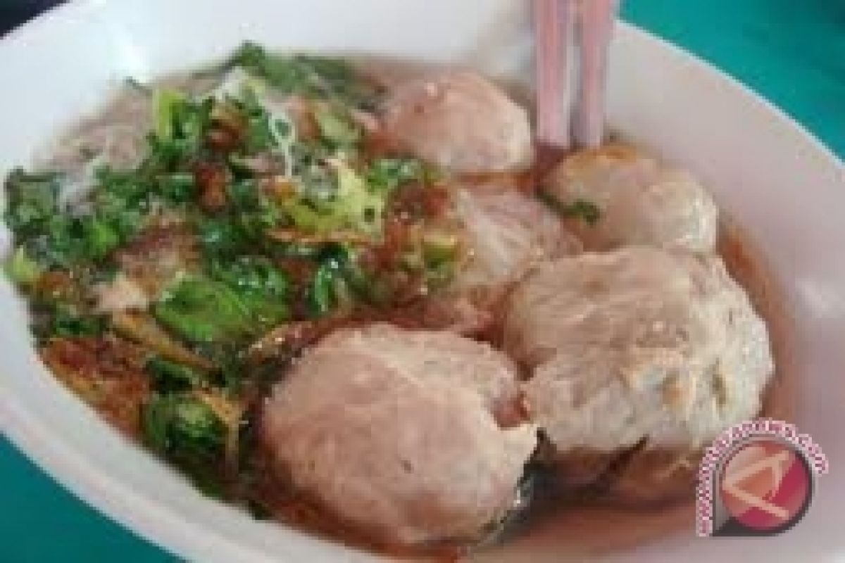 Pendapatan Pedagang Bakso di Paser Menurun