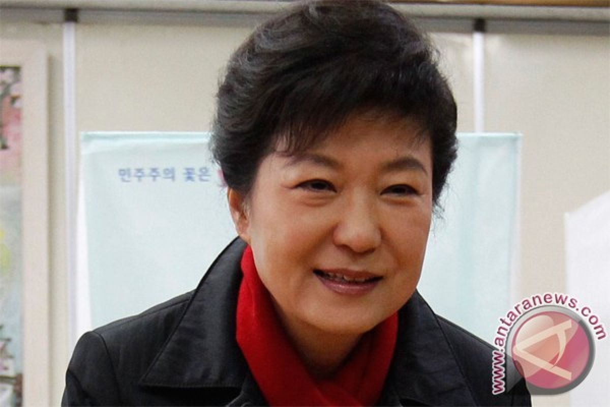 S. Korea`s Park urges Japan to apologise to "comfort women"