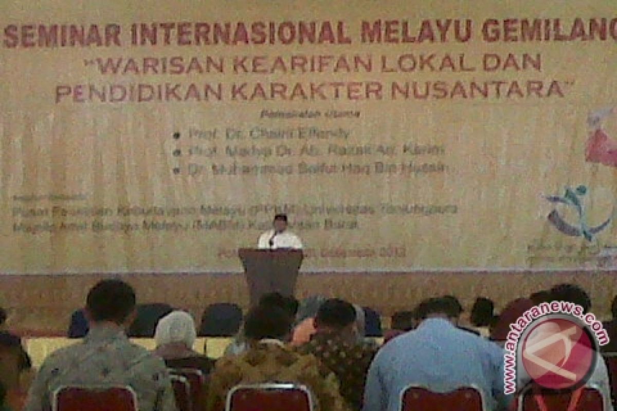 107 Makalah Disajikan Dalam Seminar Internasional Melayu Gemilang