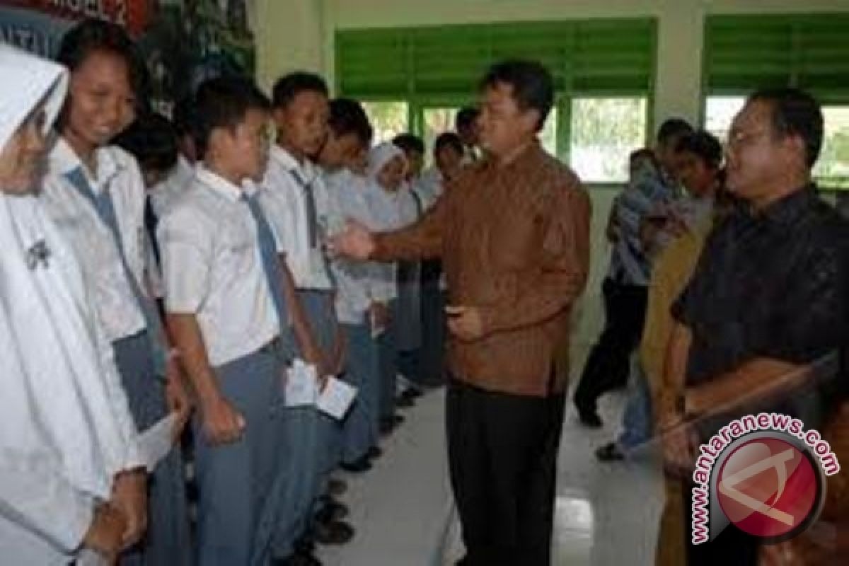 BUMN Apresiasi Siswa Dan Guru Berprestasi 