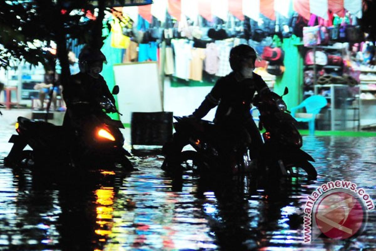 Banjir hambat aktivitas sebagian warga di Bekasi