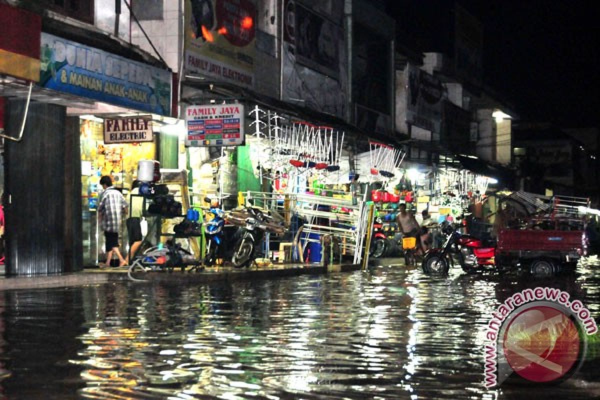 Luapan kali Bekasi mulai genangi pemukiman