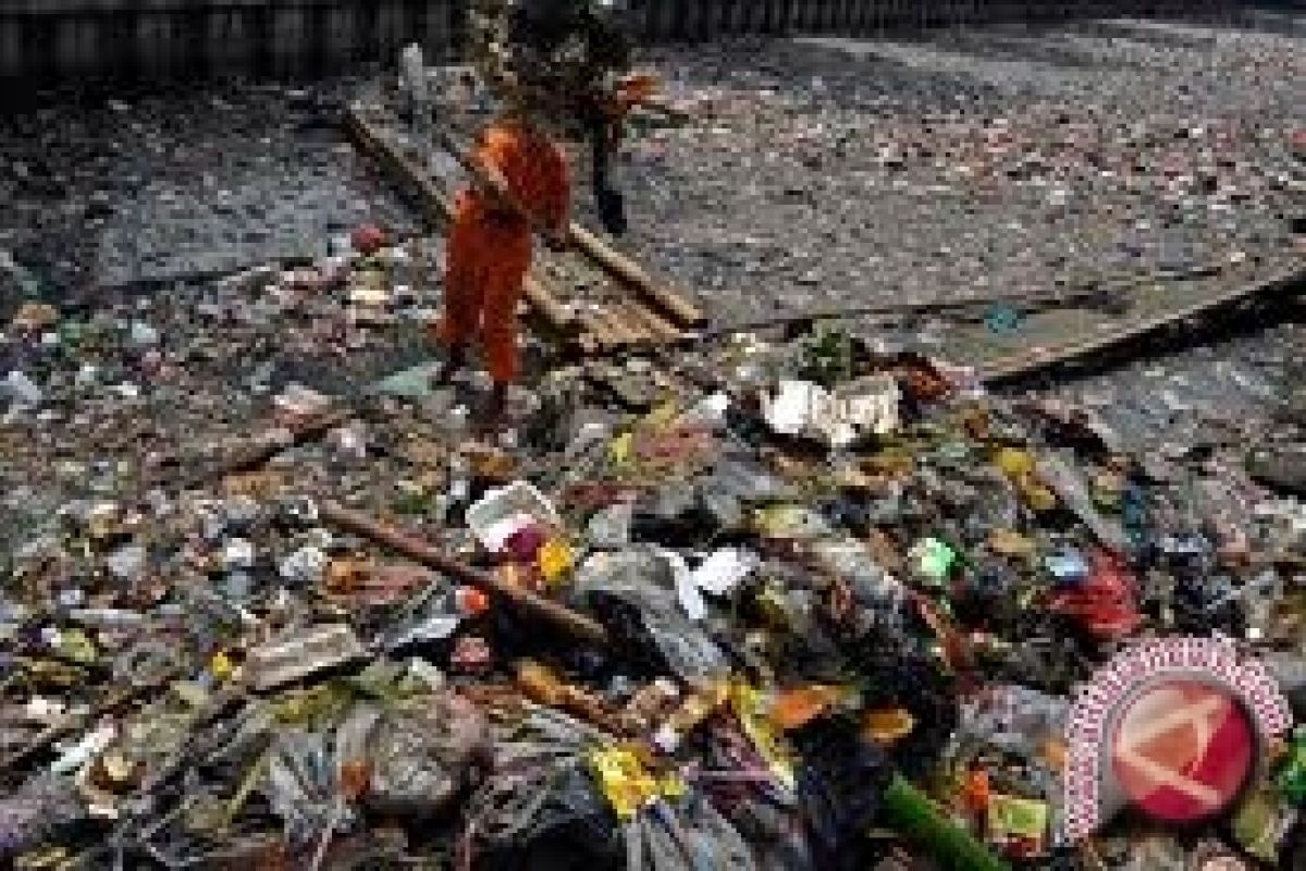 365.000 ton sampah dibuang di perairan Kepri