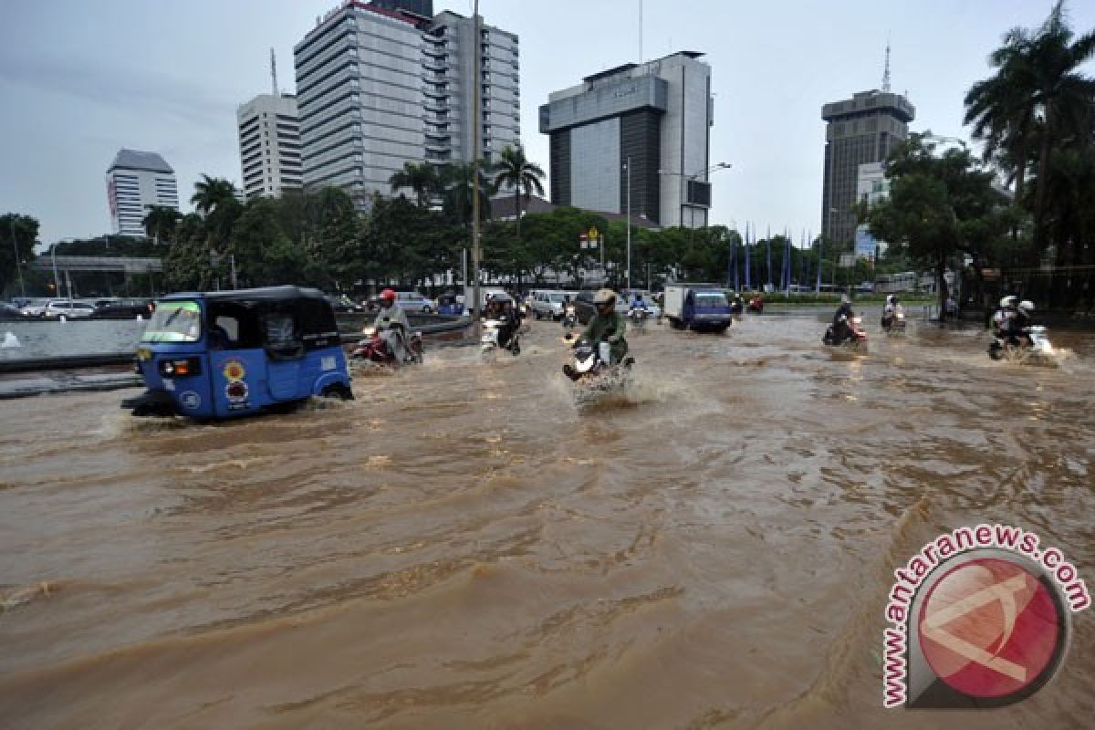 Jokowi akan bangun sumur resapan atasi banjir 