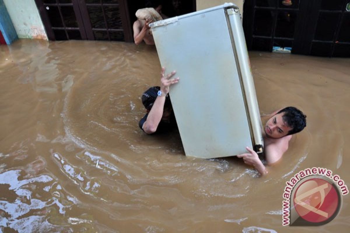 Banjir Kampung Pulo mulai surut