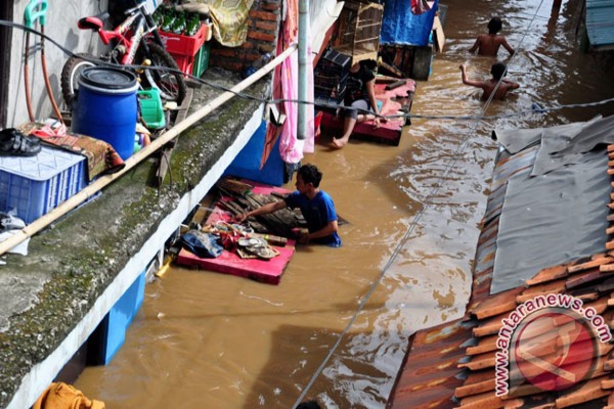 Pemkot Bekasi membuat empat reservoir atasi banjir 