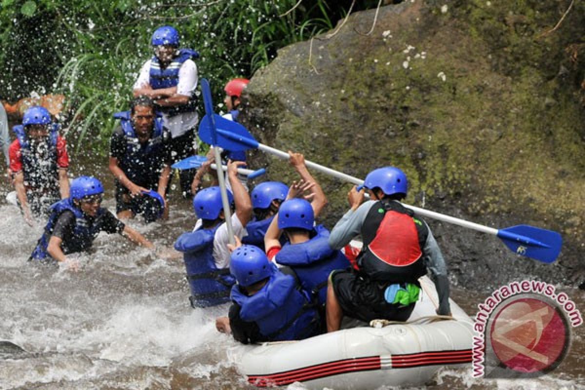 Mapagama ikuti arung jeram di Nepal