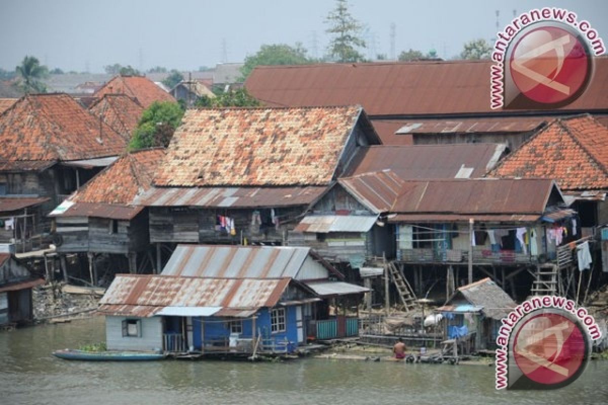 Kebiasaan warga buang air besar ke sungai